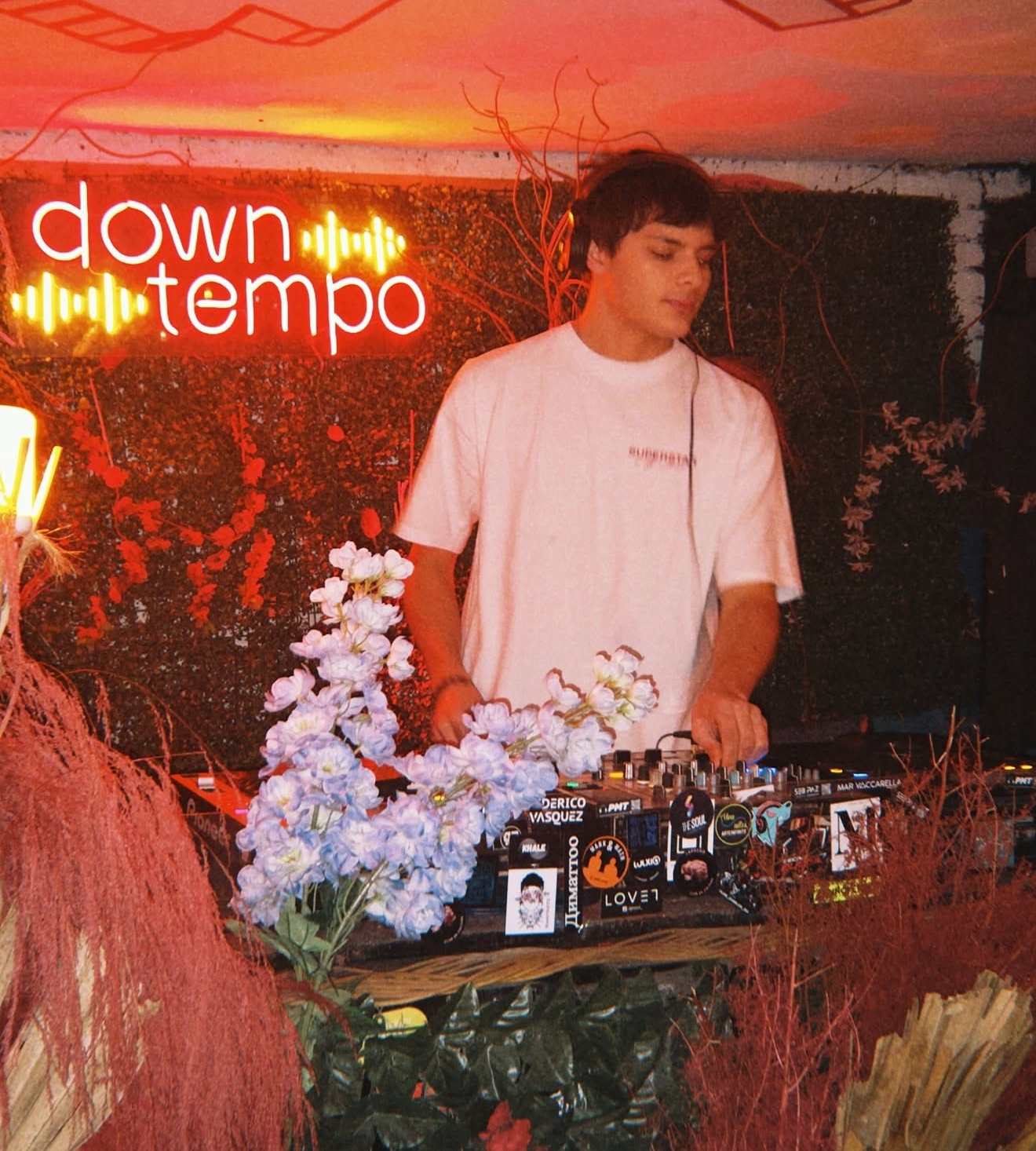 Ale Szpin DJ Sarapura tocando en vivo