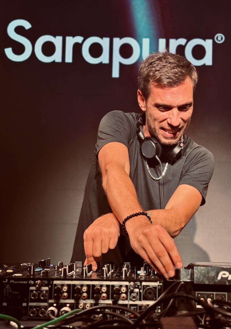 DJ Sarapura en evento