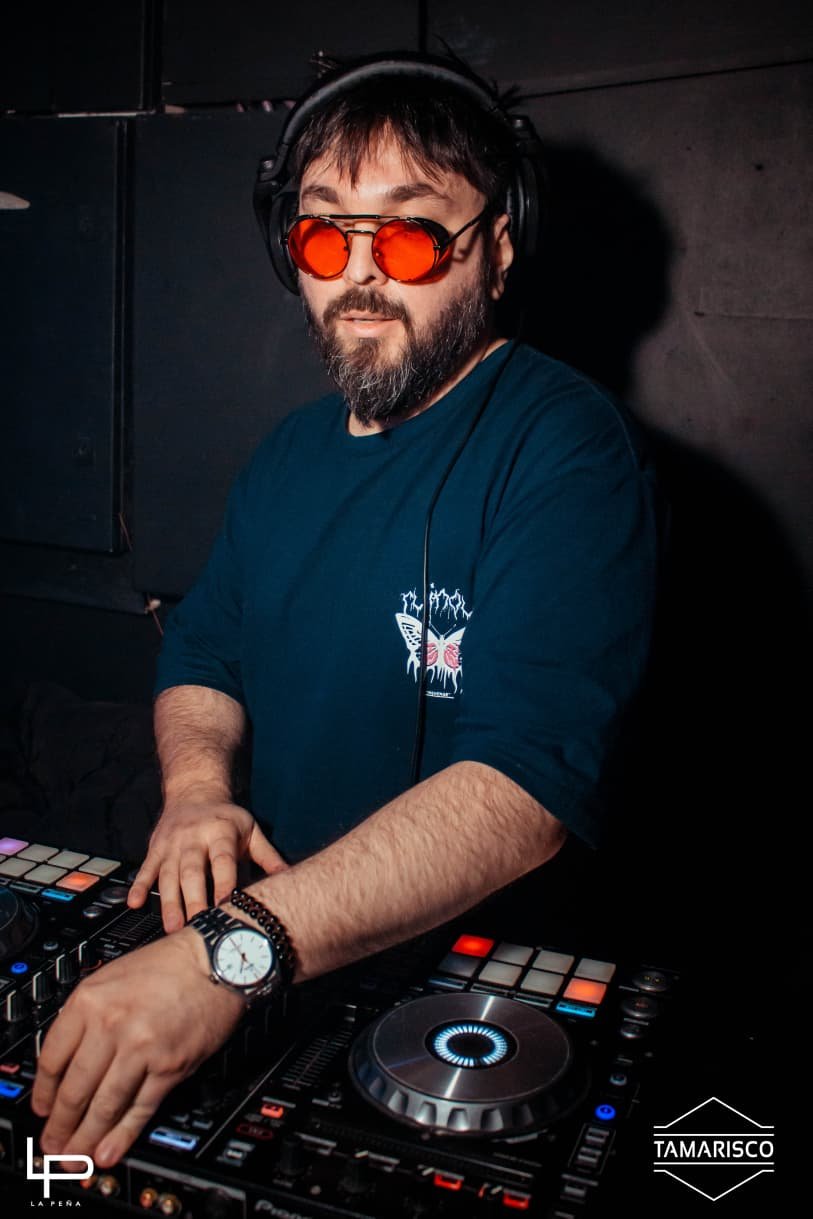 Pato Zuñiga DJ Sarapura musicalizando una fiesta